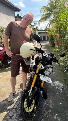 A customer with a Yamaha XSR 155, helmet resting on the tank